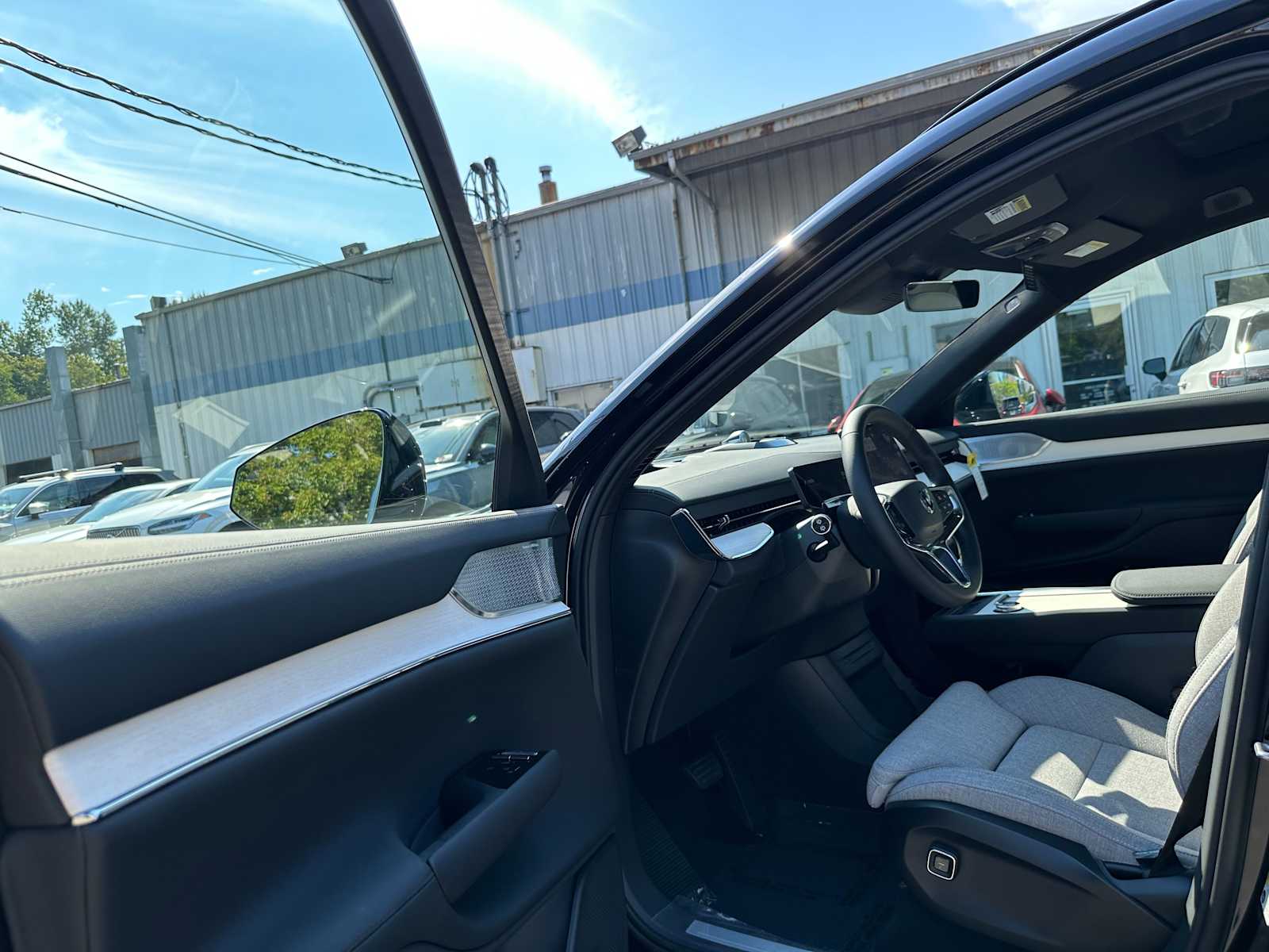 2025 Volvo EX90 Ultra - Photo 21
