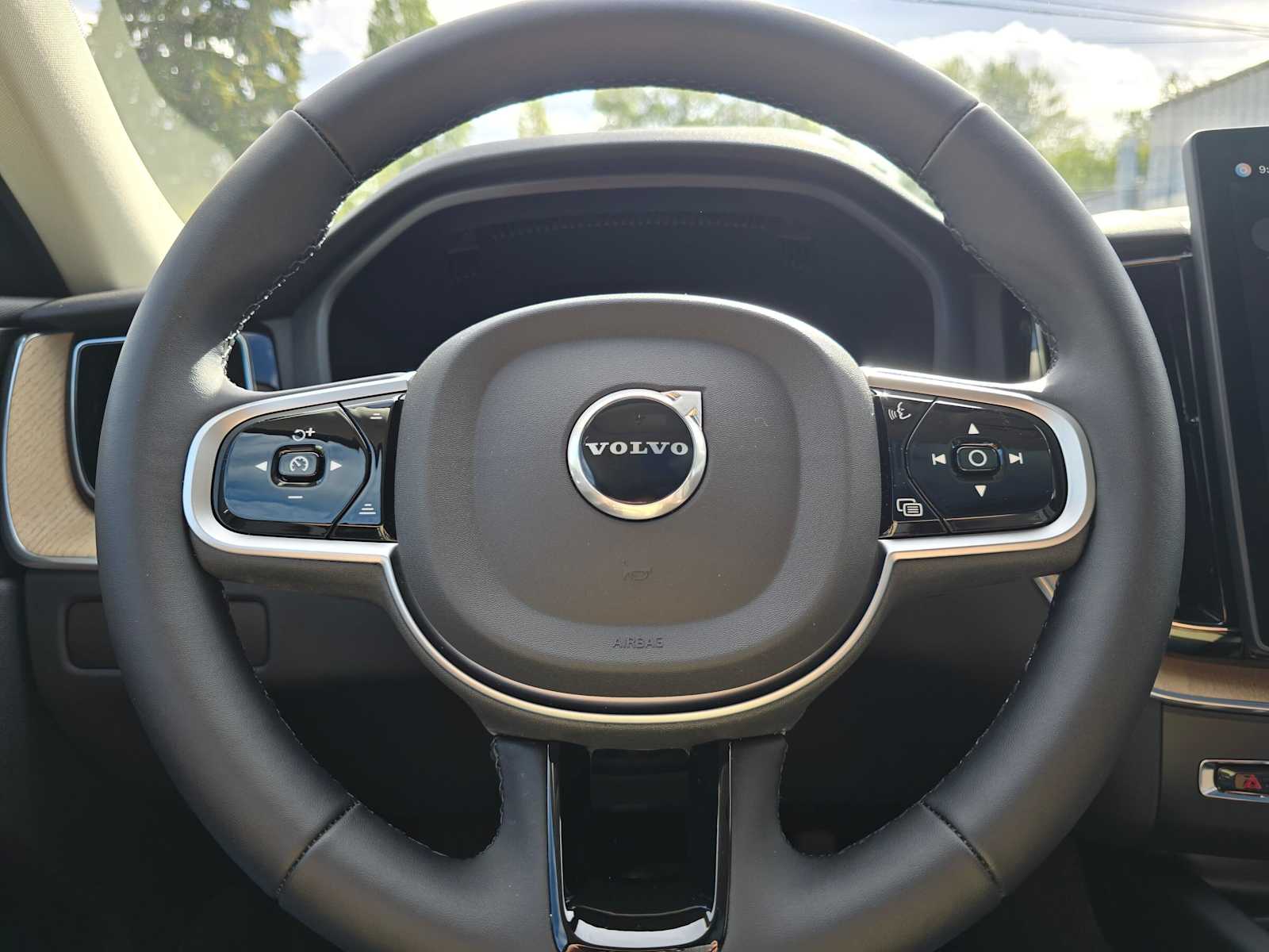 2026 Volvo XC60 Plus - Photo 24