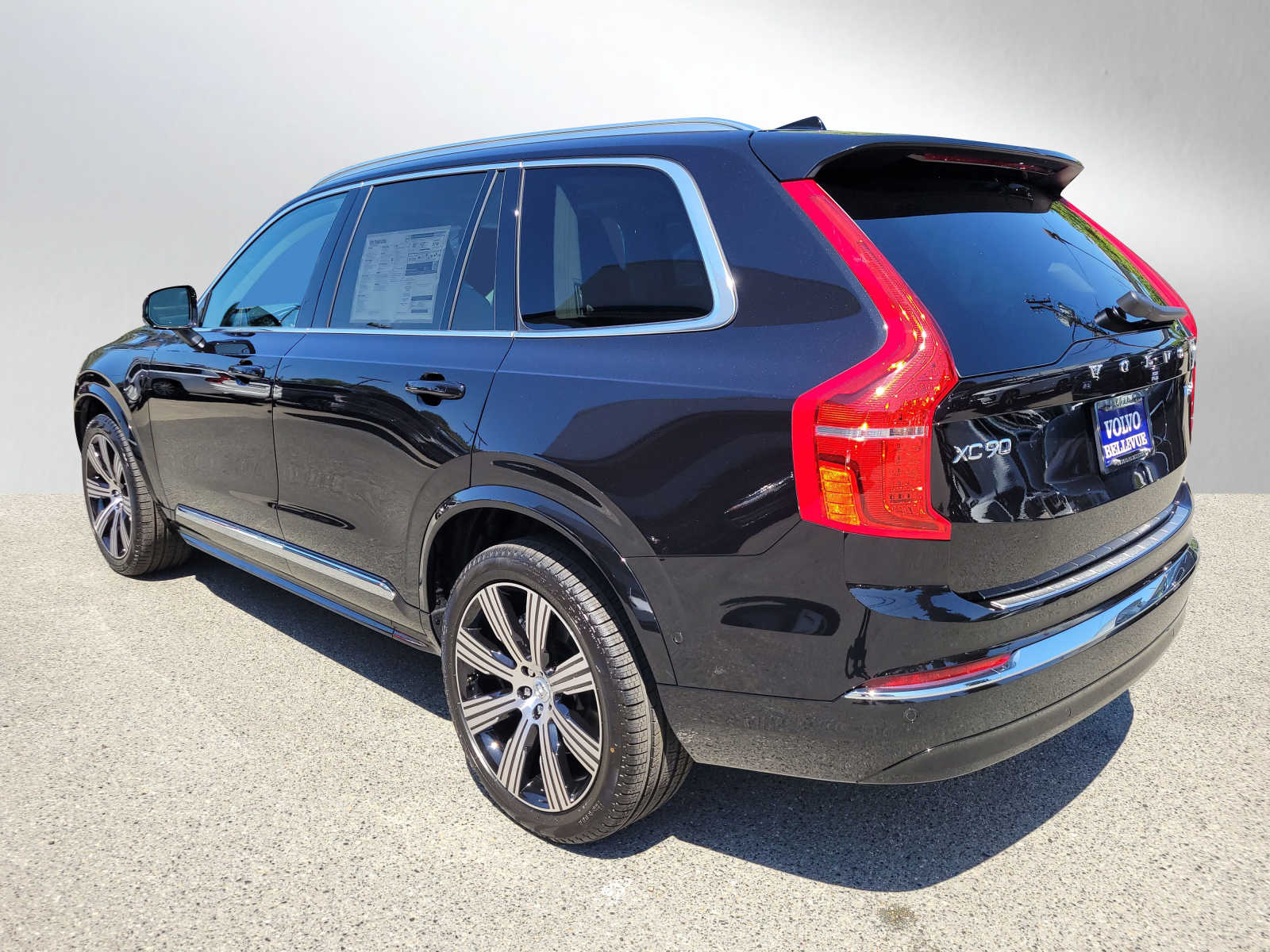 2025 Volvo XC90 T8 photo 3