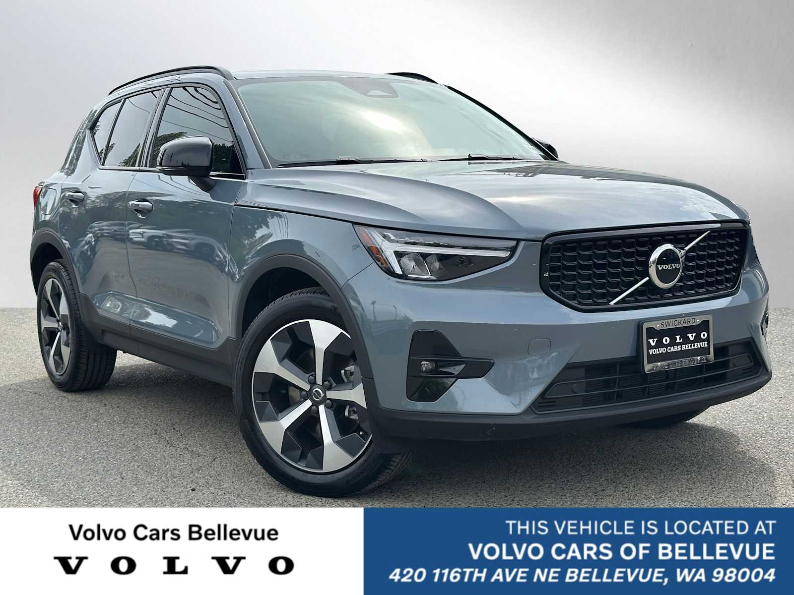 2023 Volvo XC40 B5 Plus Dark AWD's photo