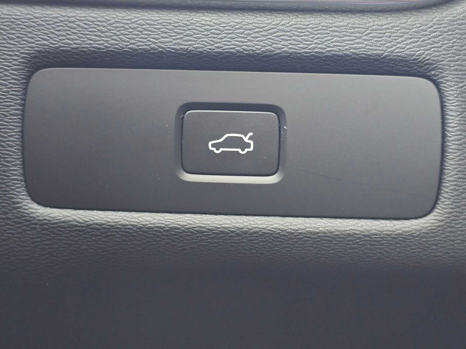 2026 Volvo XC60 Plus - Photo 33
