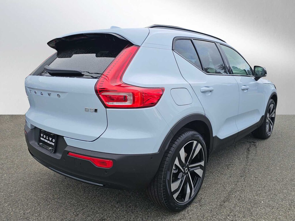 New 2026 Volvo XC40 B5 Ultra SUV