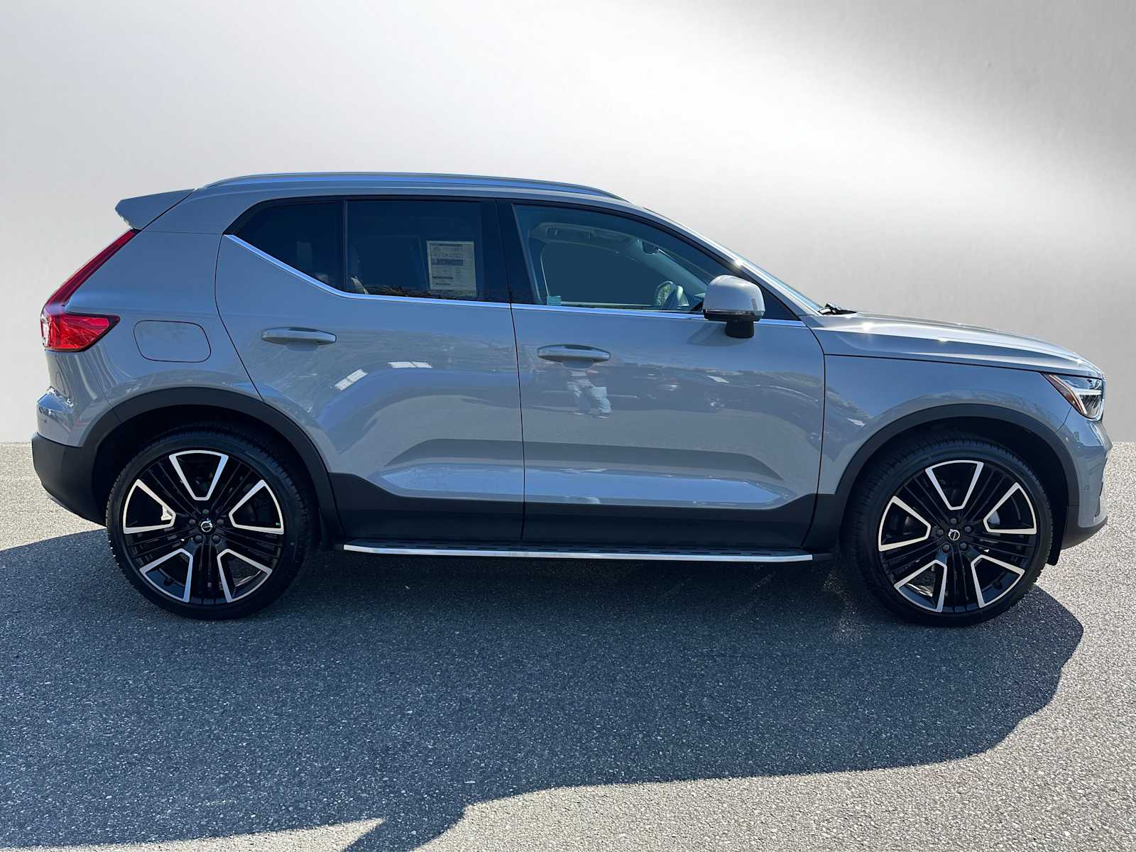 2025 Volvo XC40 Ultra - Photo 8
