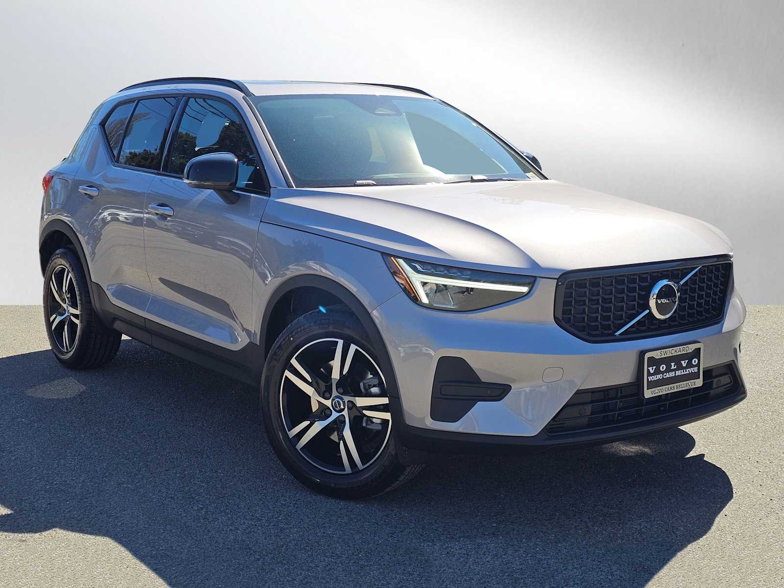 2026 Volvo XC40 B5 Core Dark AWD's photo