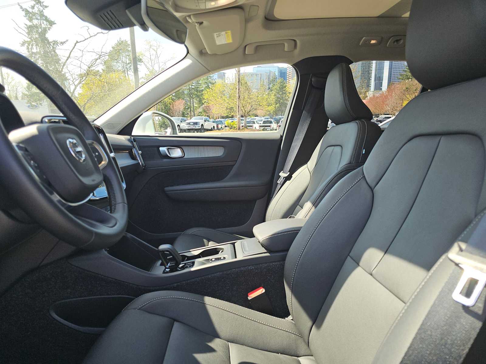 2025 Volvo XC40 Core - Photo 21