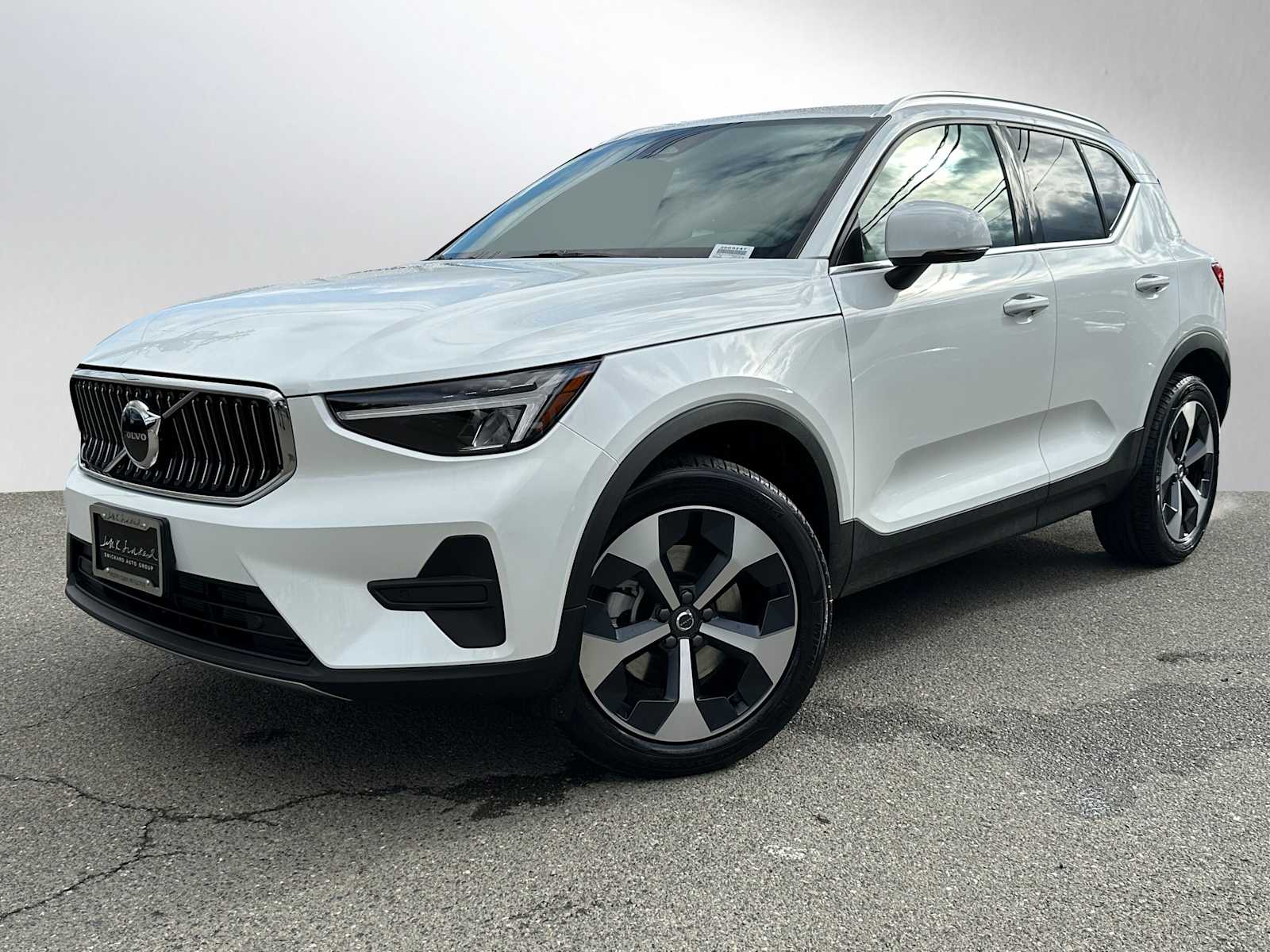 2025 Volvo XC40 Core photo 3