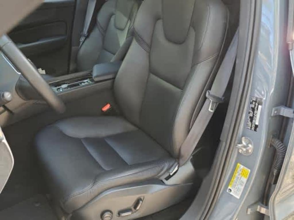 Used 2022 Volvo XC60 B5 AWD Momentum SUV