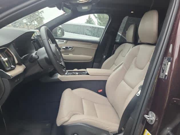 2025 Volvo XC90 T8 photo 2