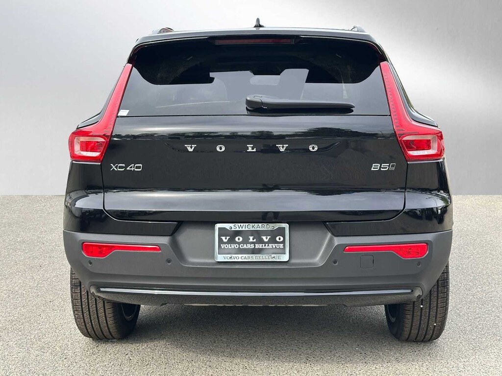 New 2026 Volvo XC40 B5 Ultra SUV