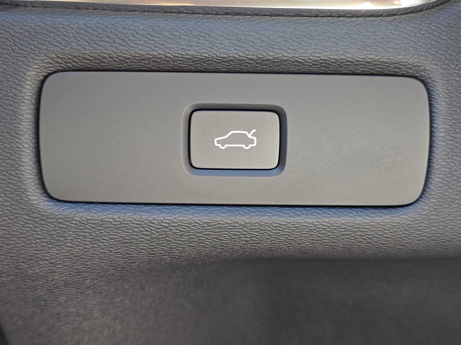 2026 Volvo XC60 Plus - Photo 31