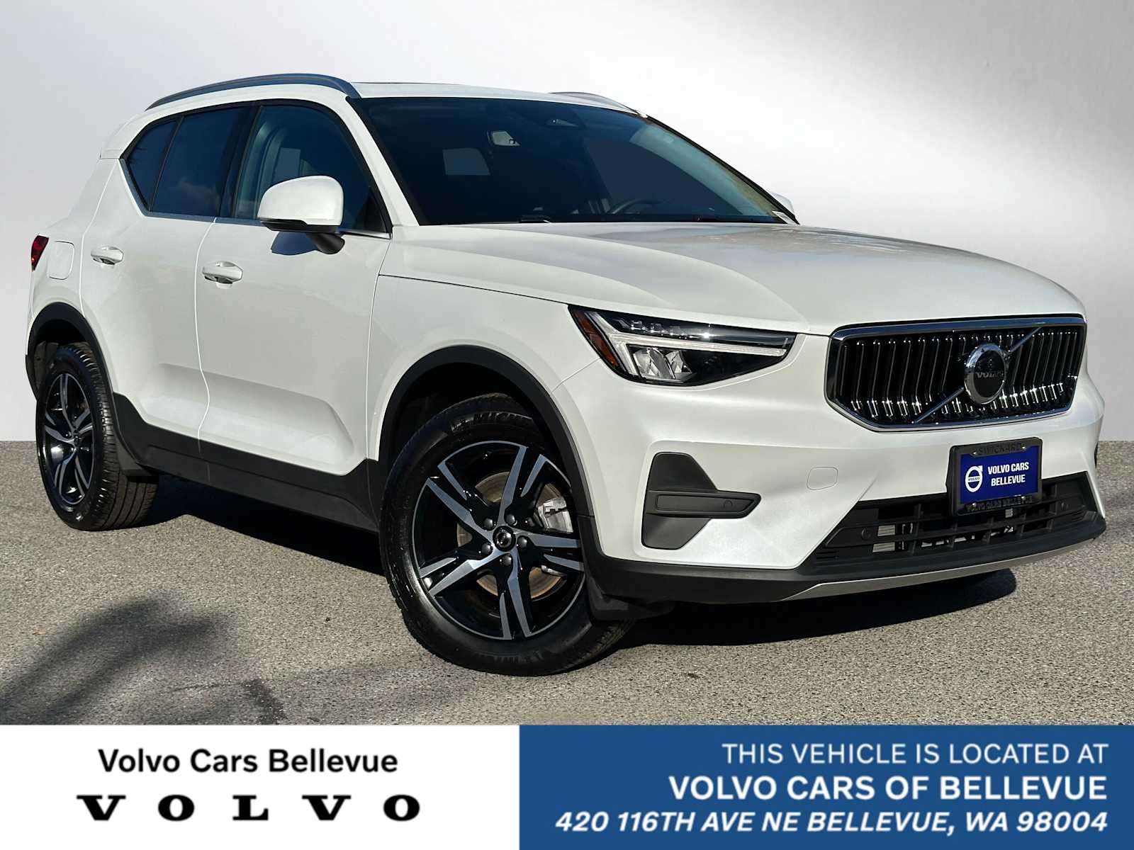2025 Volvo XC40 Core