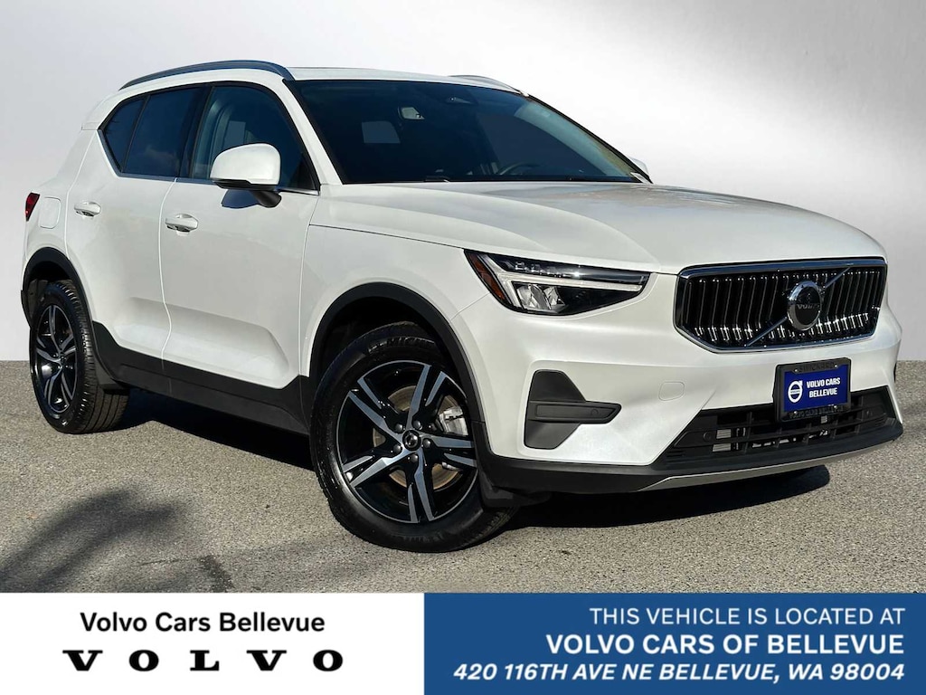 New 2025 Volvo XC40 B5 Core Bright Theme SUV