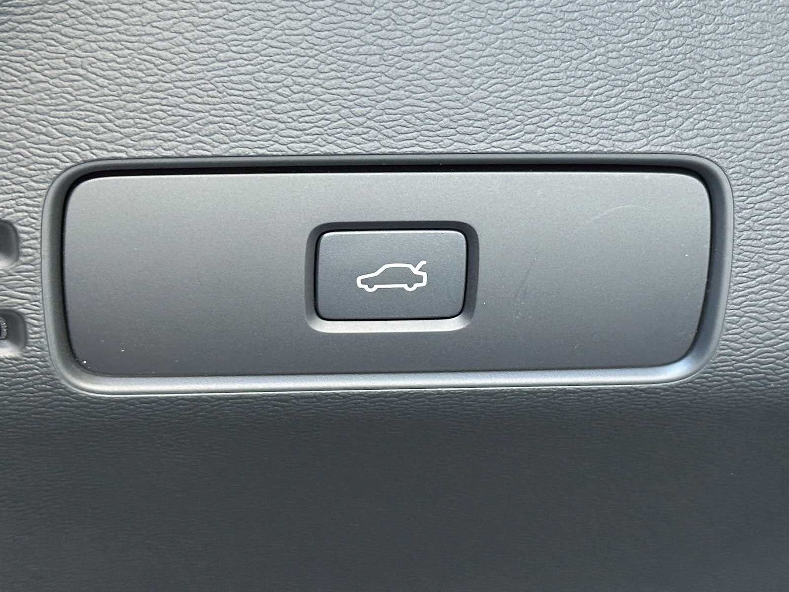 2025 Volvo XC40 Ultra - Photo 31