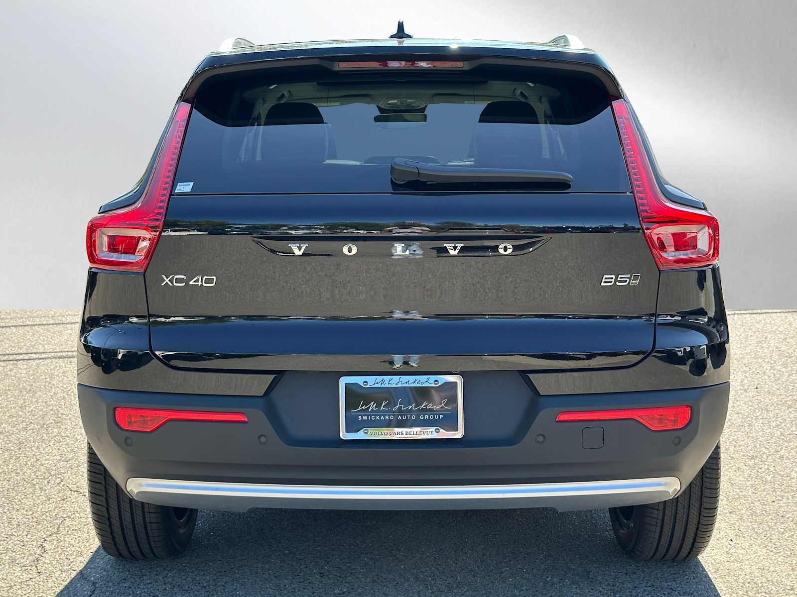 2025 Volvo XC40 Plus photo 3