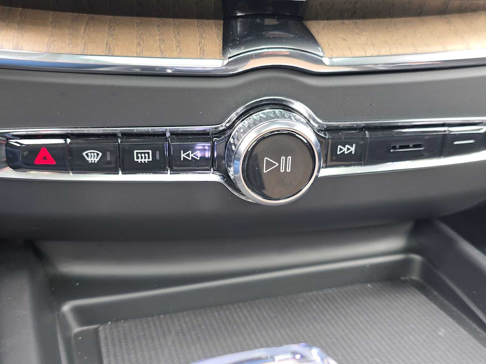 2026 Volvo XC60 Plus - Photo 29