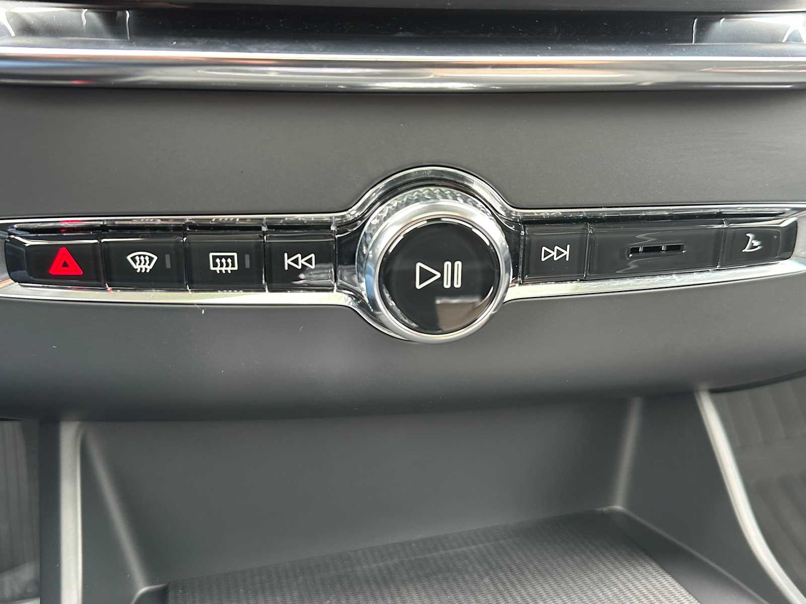 2025 Volvo XC90 Plus - Photo 27