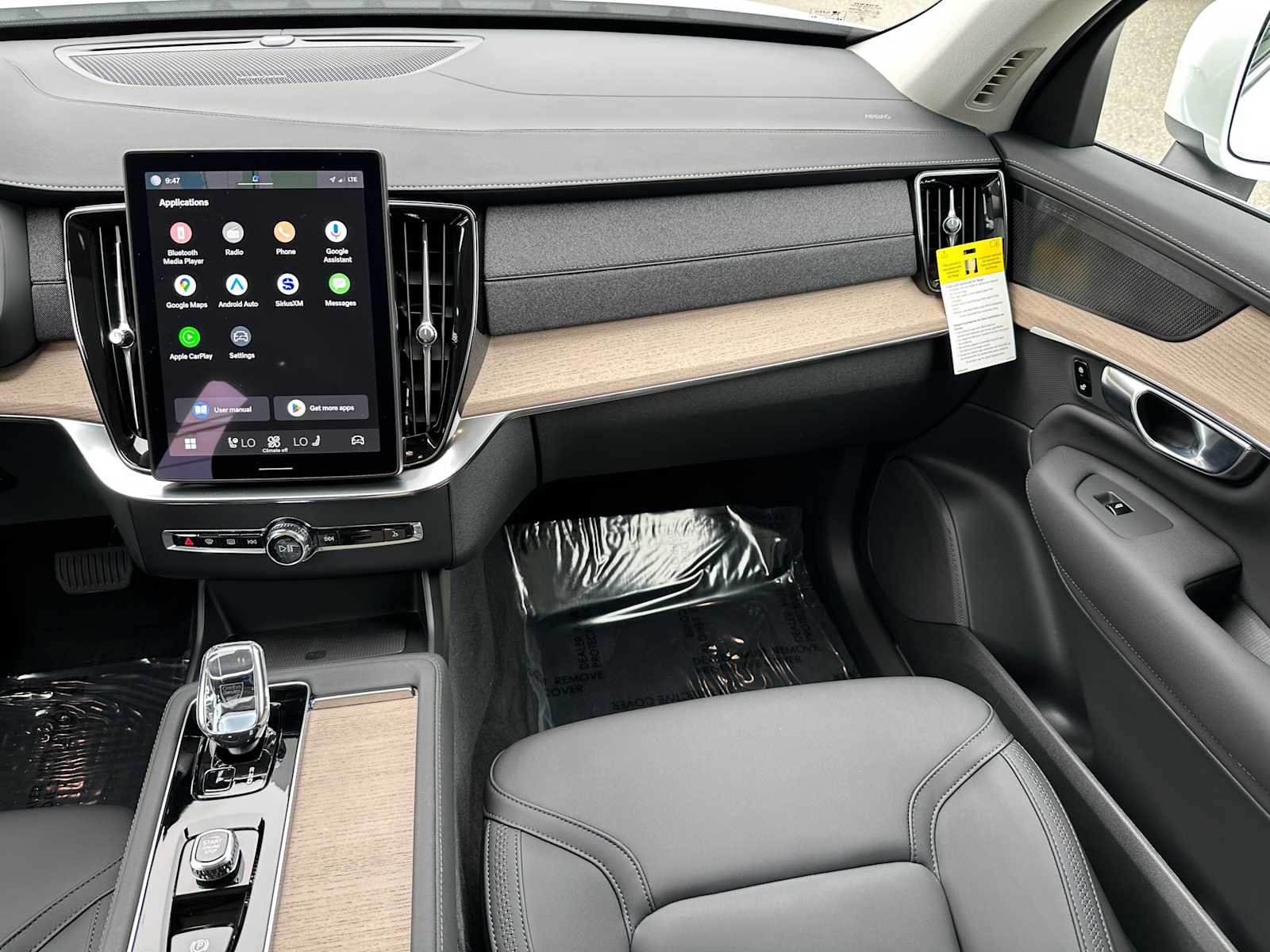 2025 Volvo XC90 Plus - Photo 19