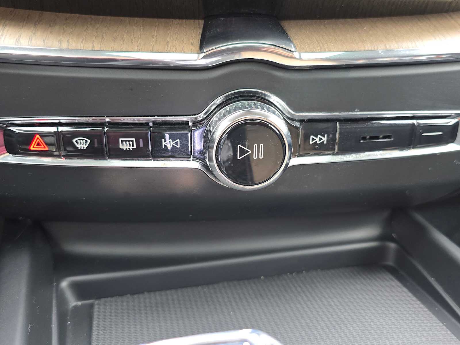 2026 Volvo XC60 Plus - Photo 28