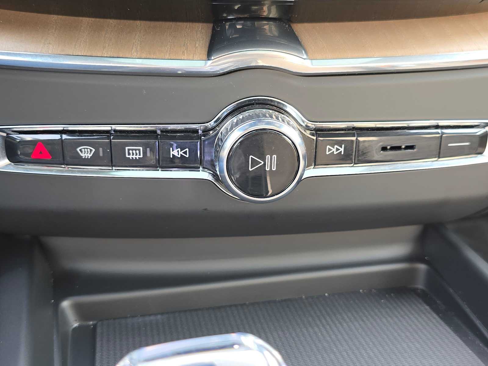 2026 Volvo XC60 Plus - Photo 29