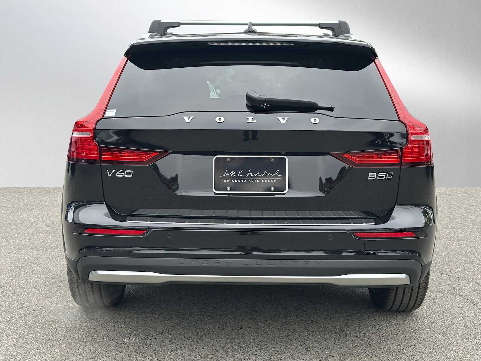 2026 Volvo V60 Cross Country B5 Plus photo 4
