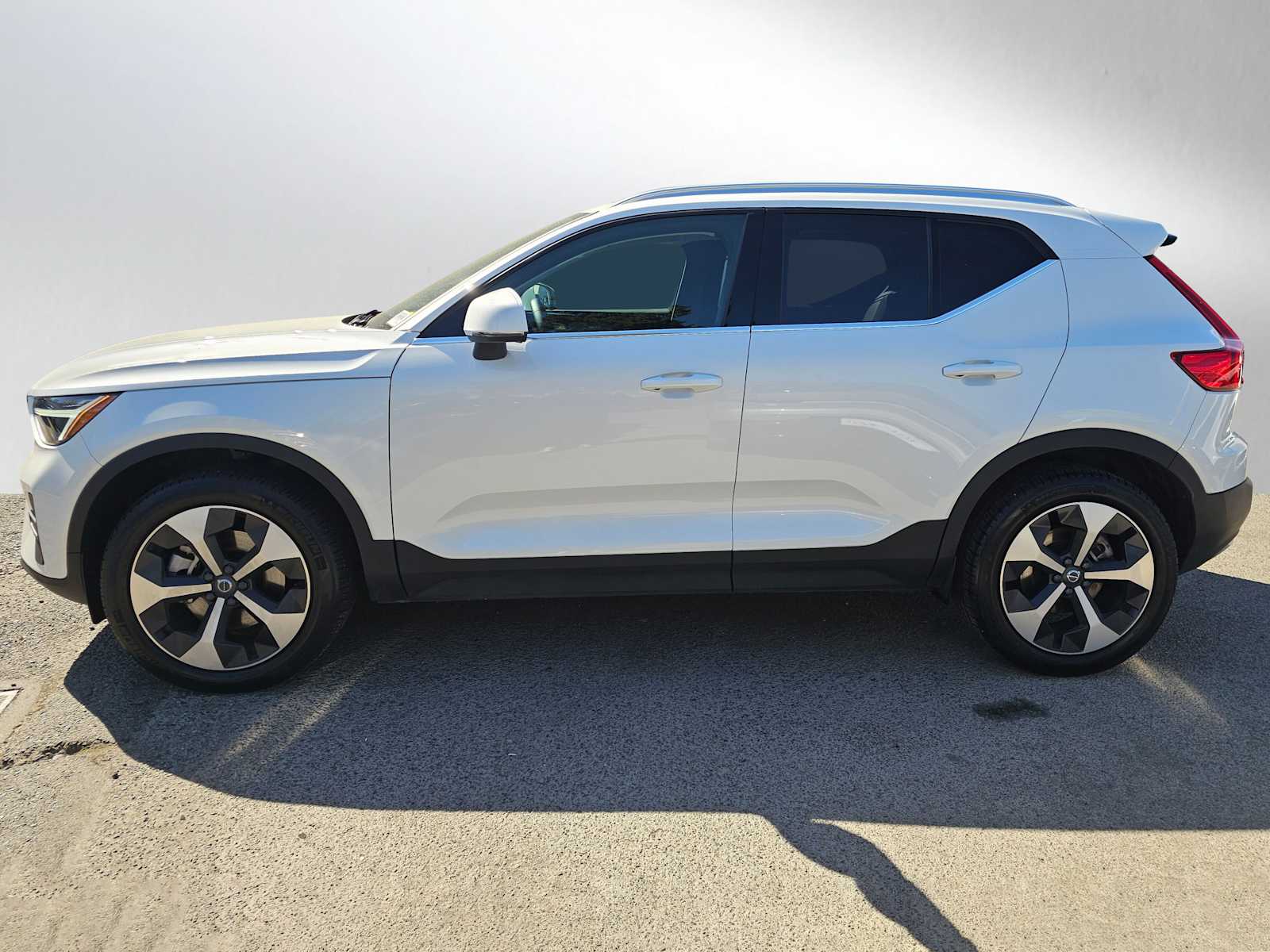 2025 Volvo XC40 Core - Photo 6