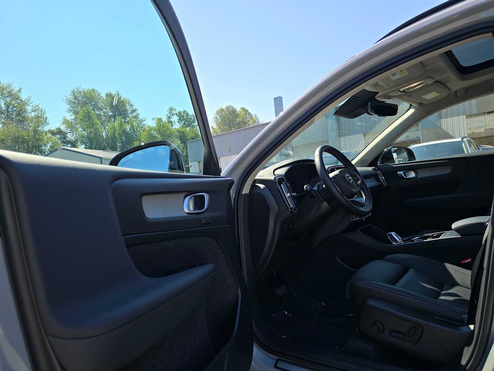 2026 Volvo XC40 Plus - Photo 20