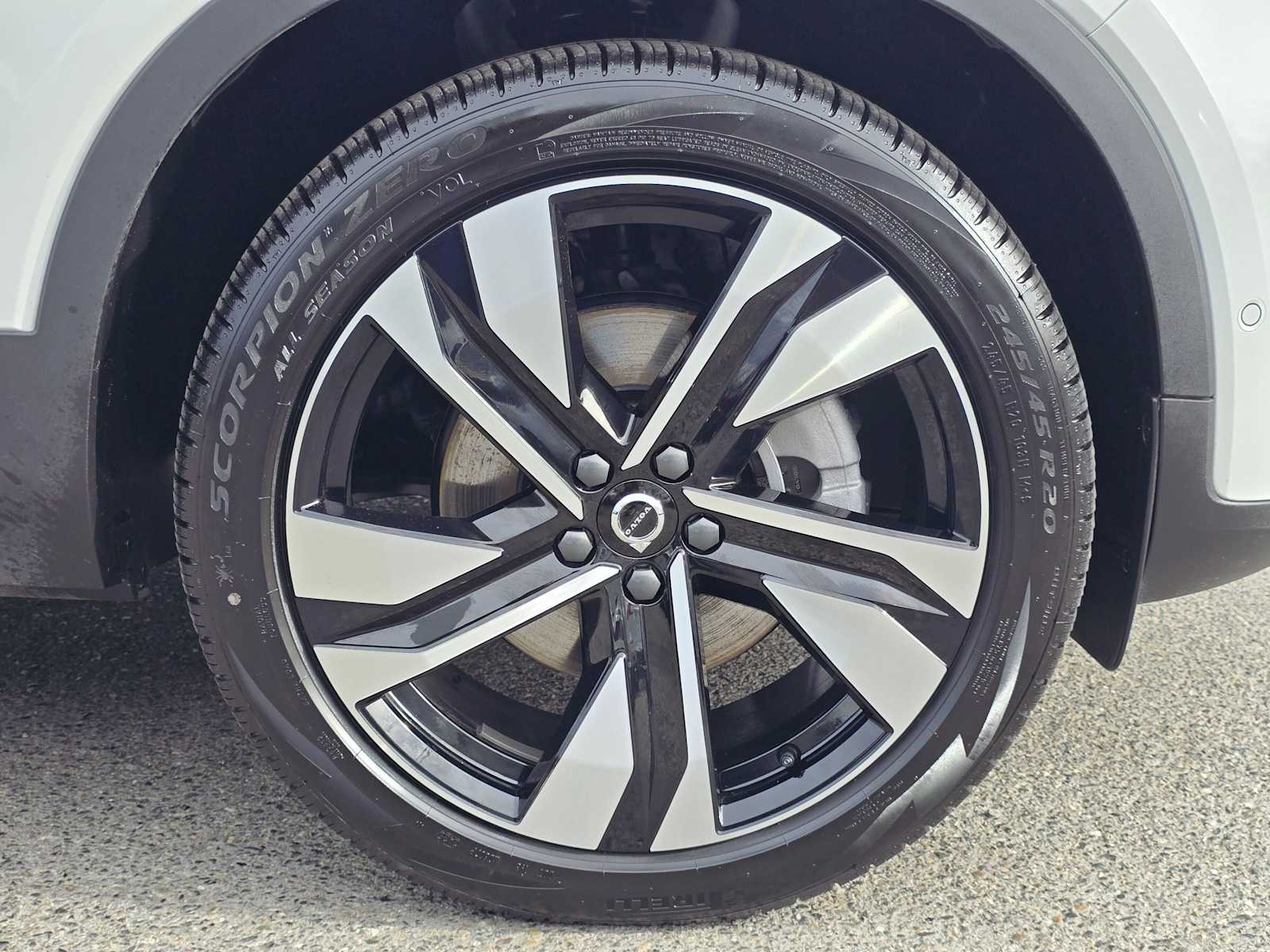 2026 Volvo XC40 Ultra - Photo 9