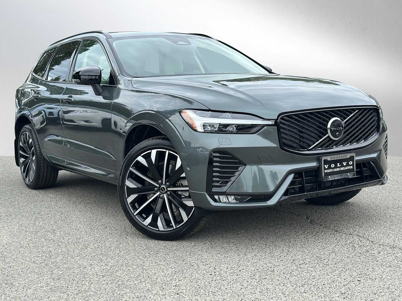 2026 Volvo XC60 B5 Ultra Dark AWD's photo
