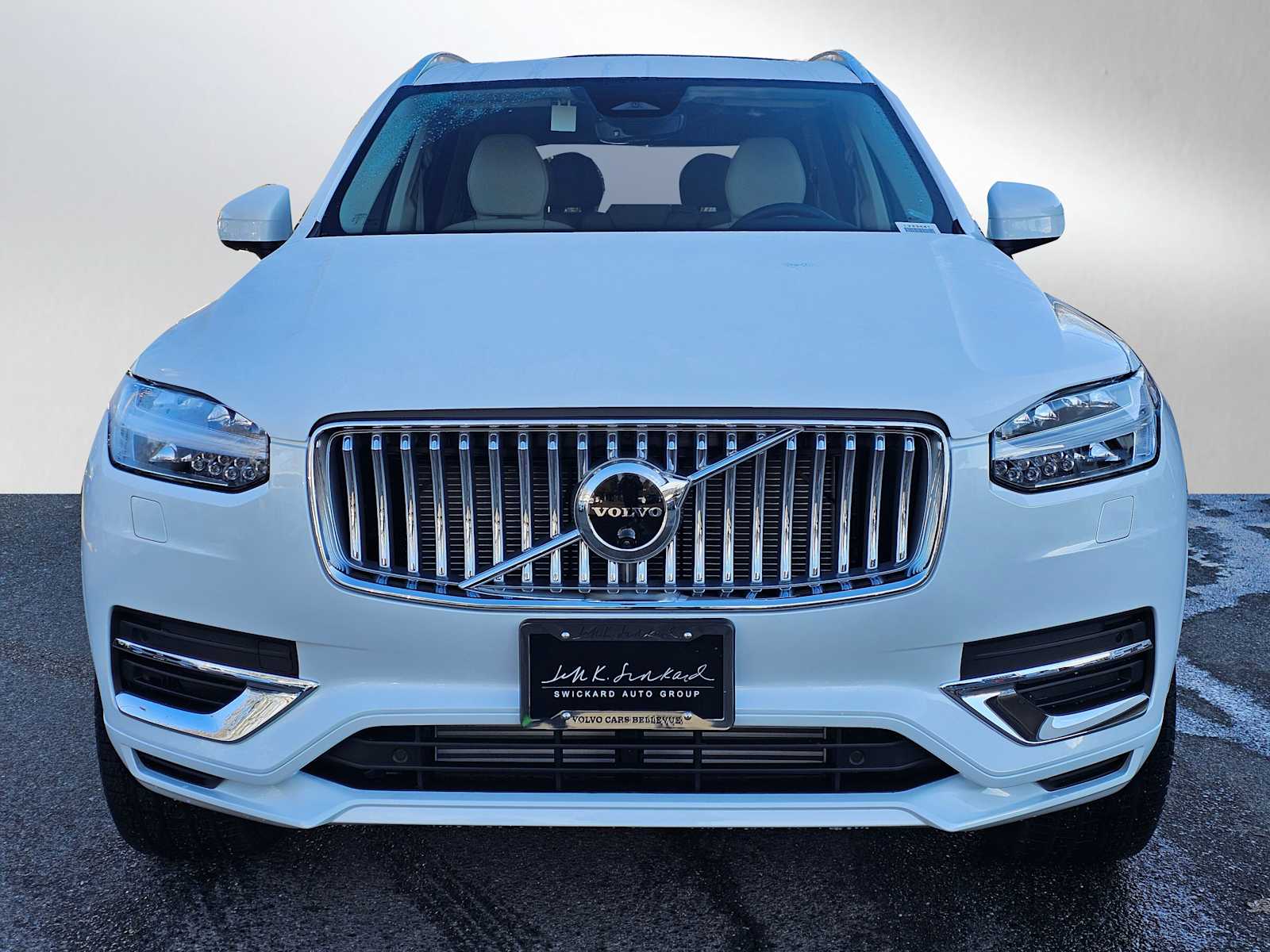 2025 Volvo XC90 T8 Plus photo 2