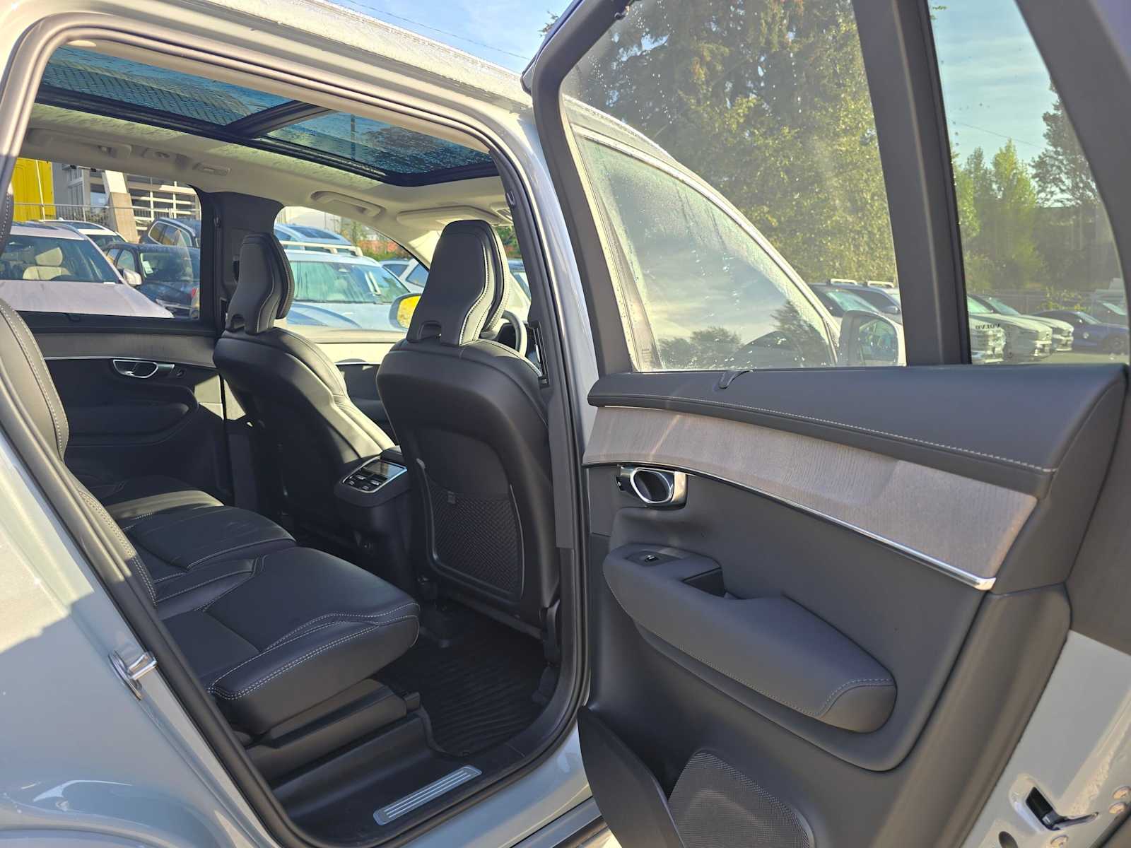 2026 Volvo XC90 Ultra - Photo 13