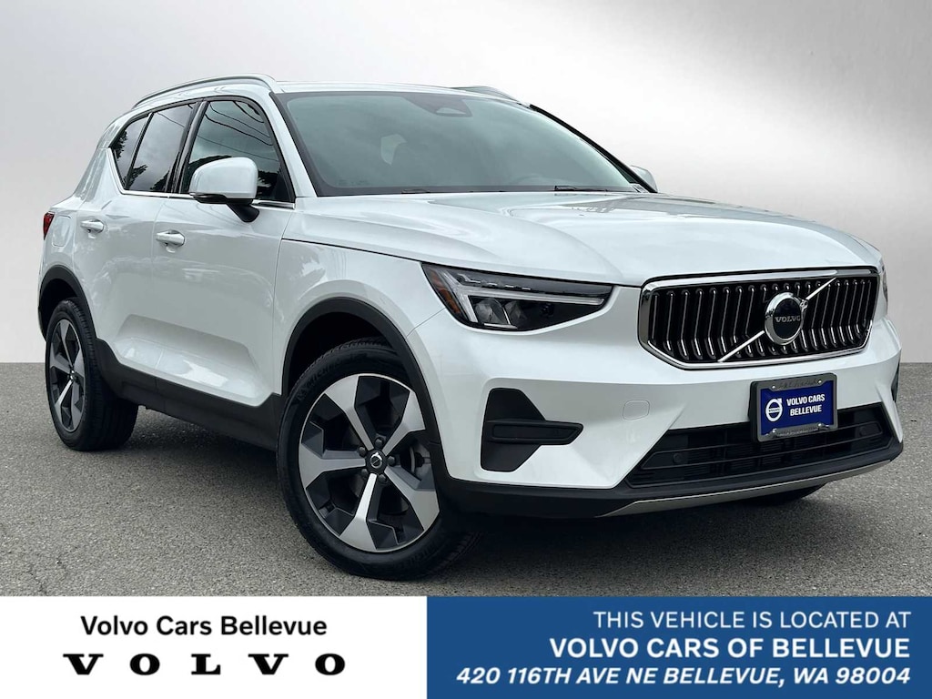 New 2025 Volvo XC40 B5 Core Bright Theme SUV