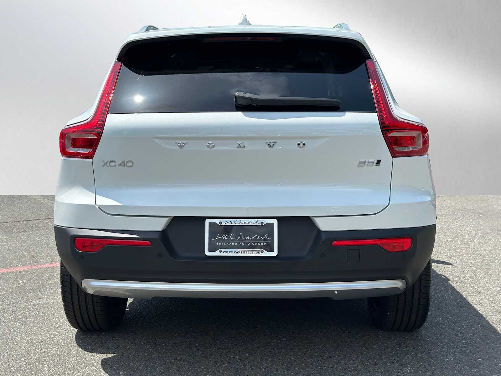 2025 Volvo XC40 Core photo 4