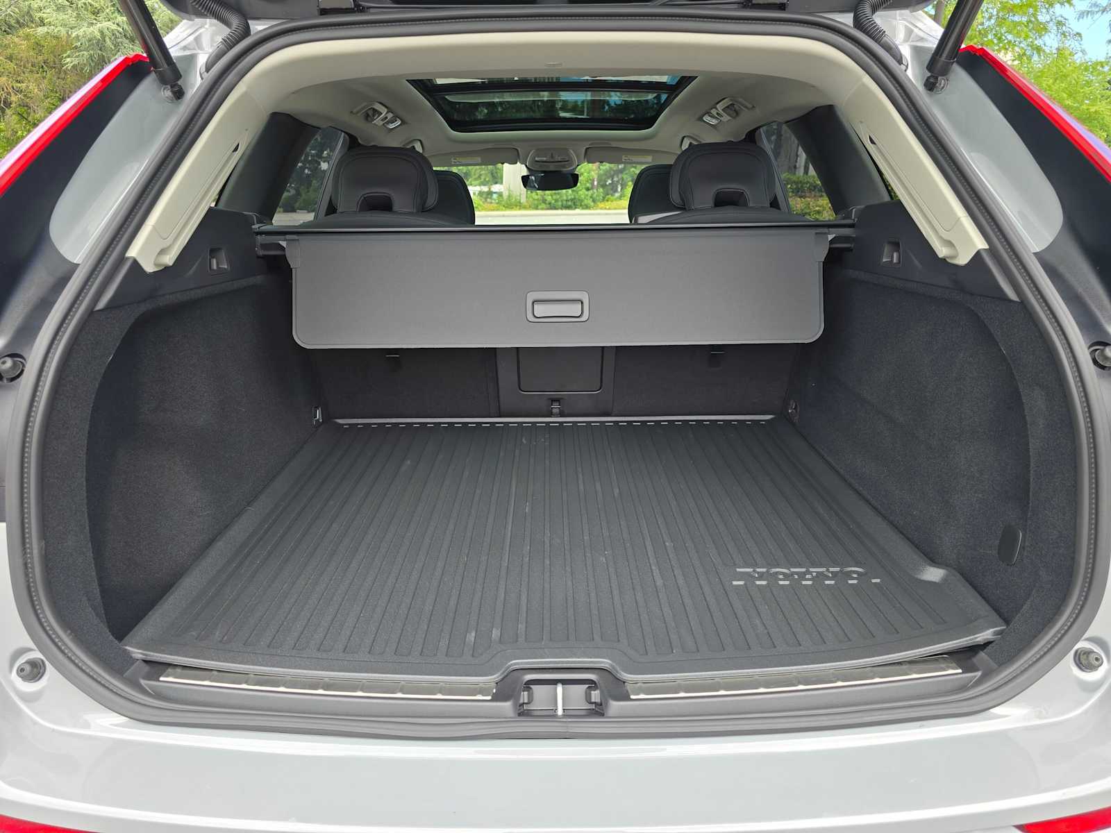 2026 Volvo XC60 Plus - Photo 14