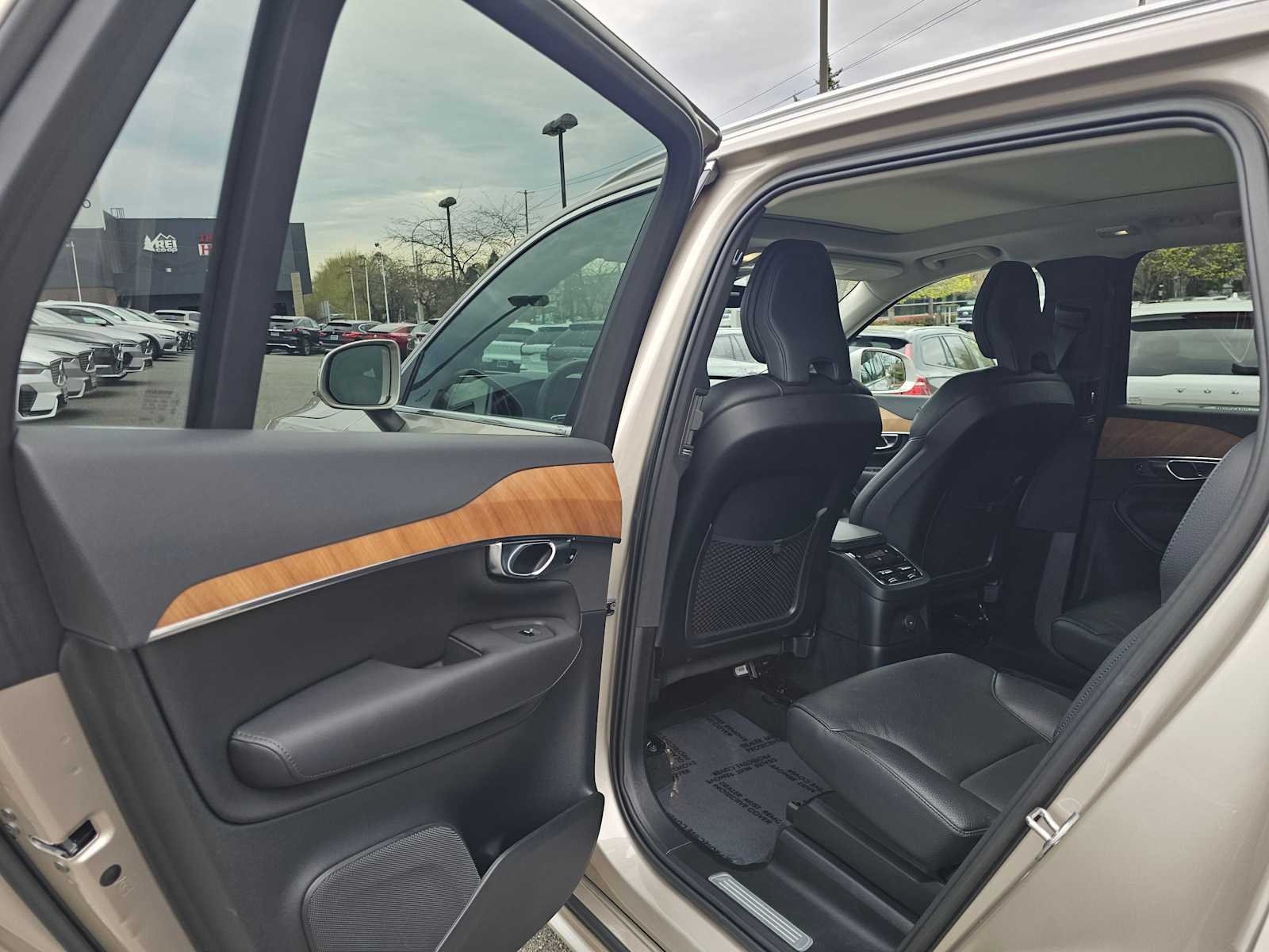 2023 Volvo XC90 Plus - Photo 16