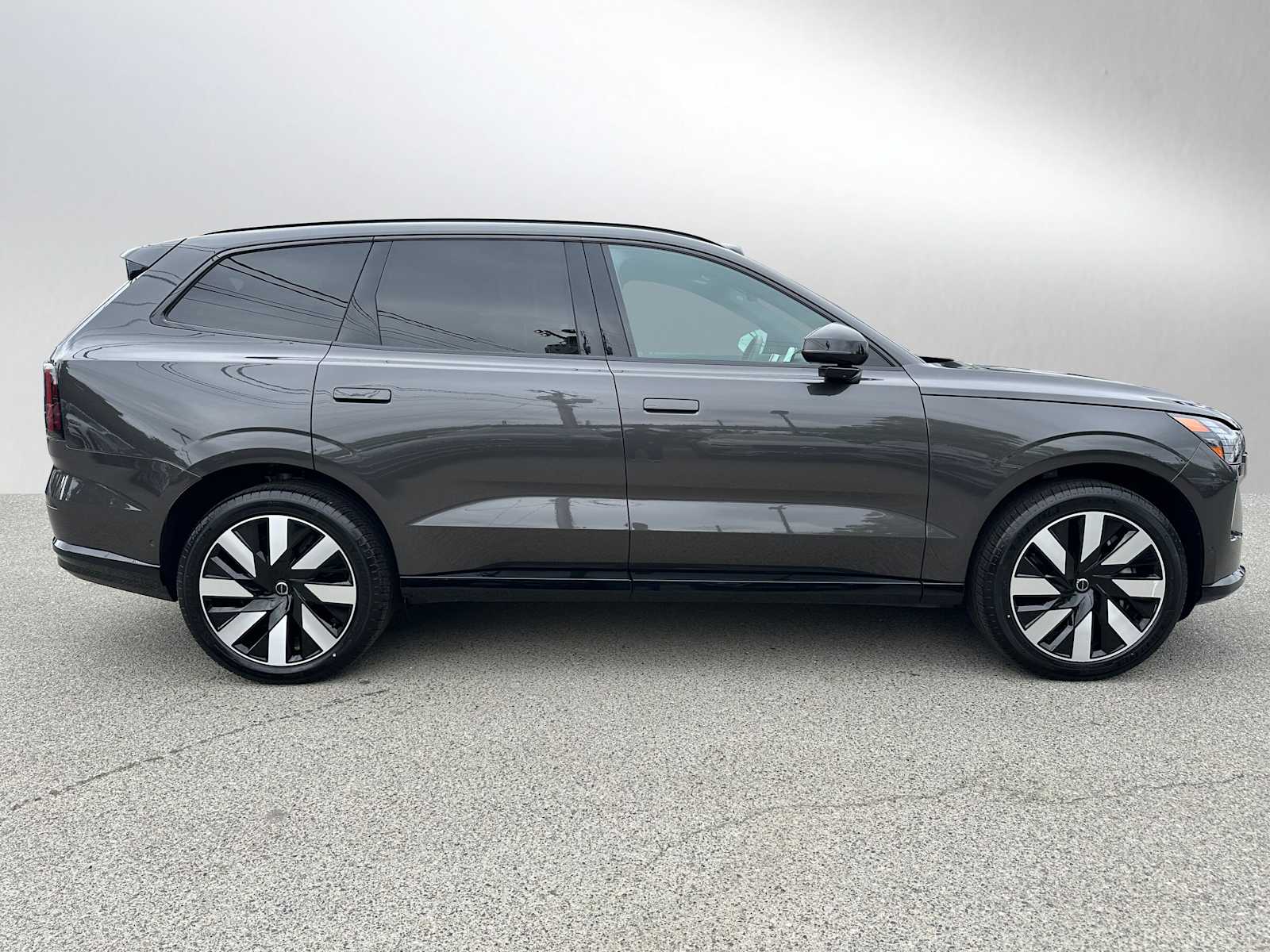 Used 2025 Volvo EX90 Plus with VIN 7JDEV3VK6SG019124 for sale in Bellevue, WA