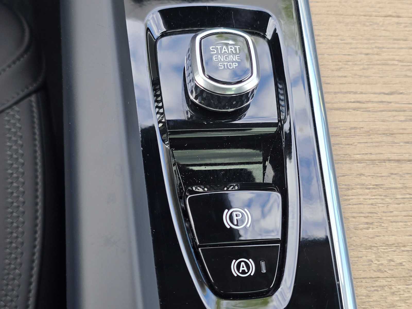 2026 Volvo XC60 Plus - Photo 32