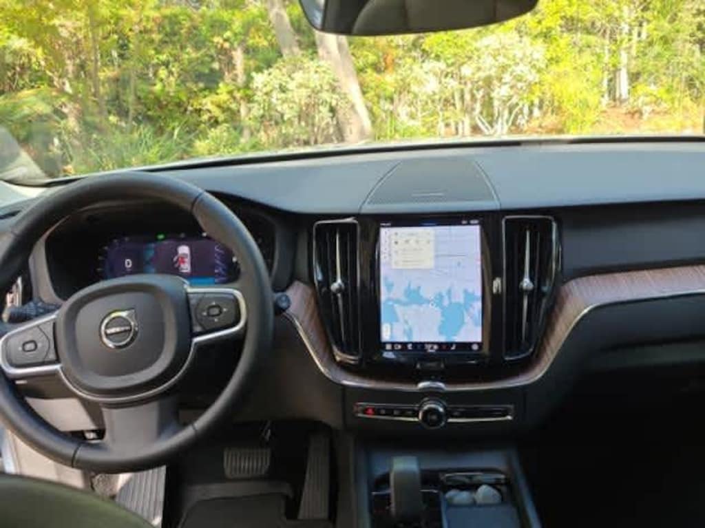 Used 2022 Volvo XC60 B5 AWD Momentum SUV