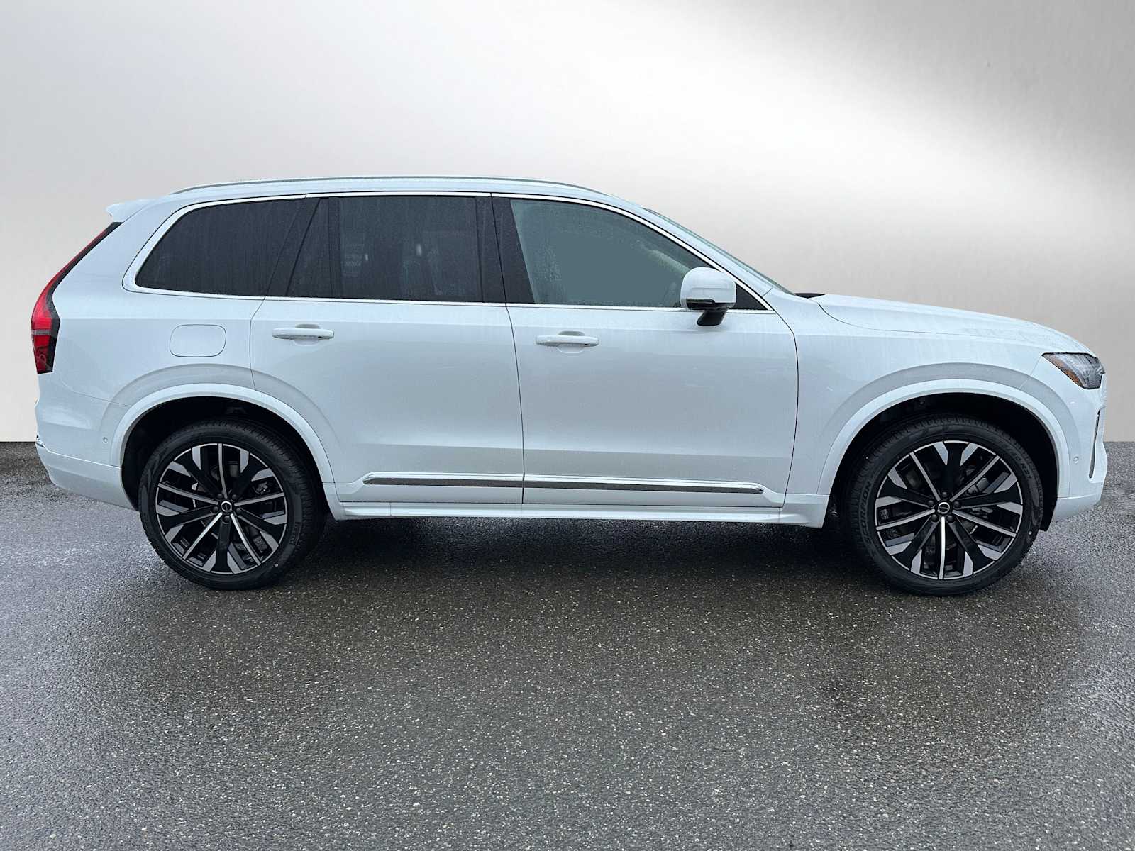 2025 Volvo XC90 Plus - Photo 8
