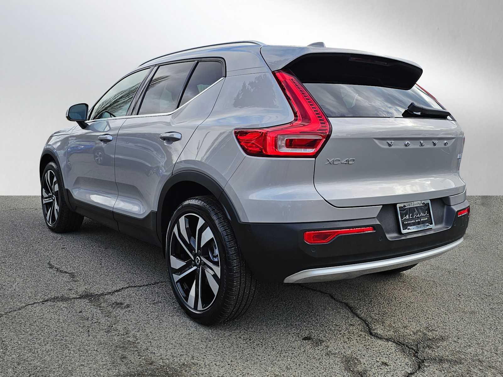 2025 Volvo XC40 Plus - Photo 5