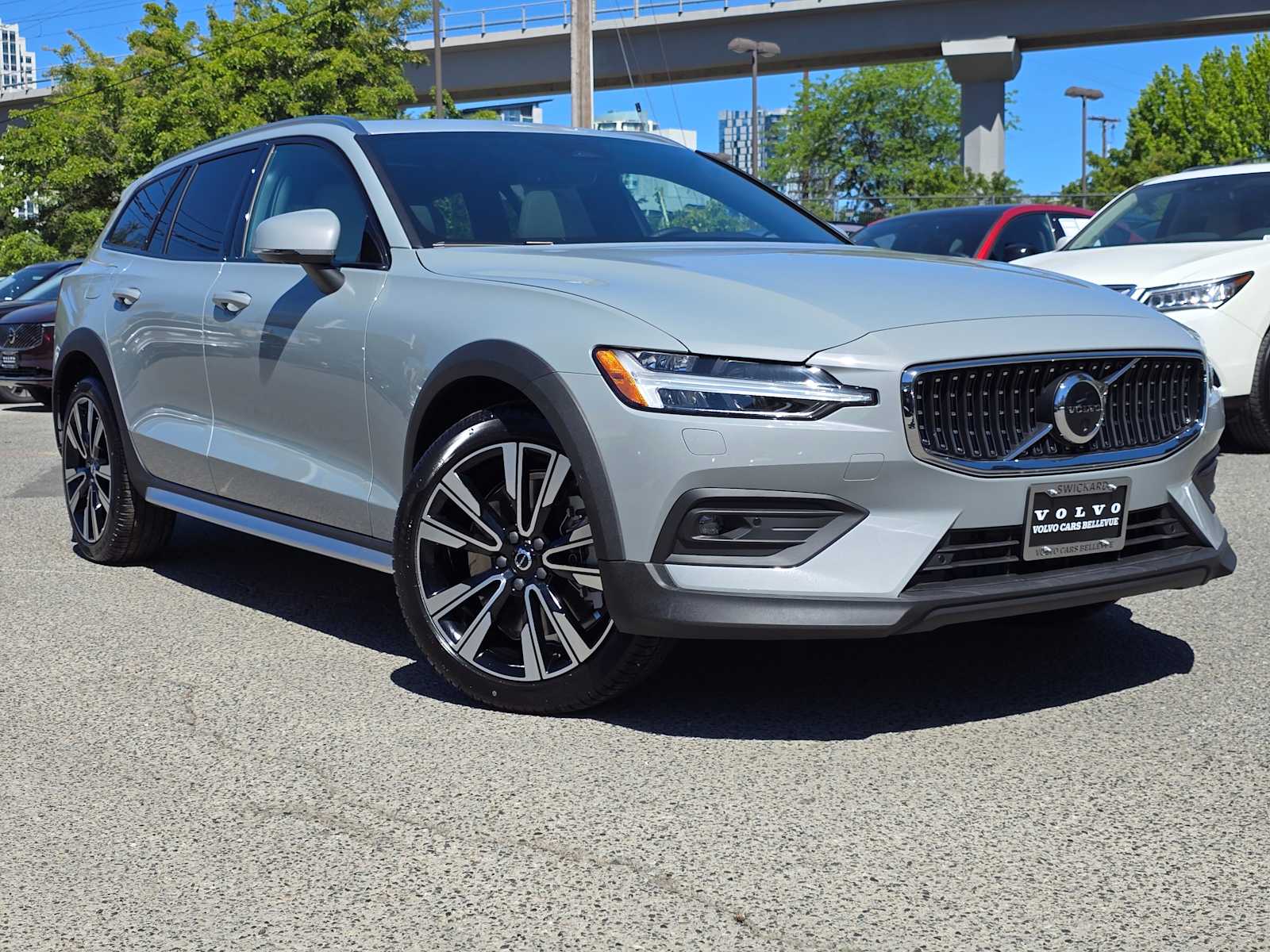 2026 Volvo V60 Cross Country B5 Ultra AWD's photo