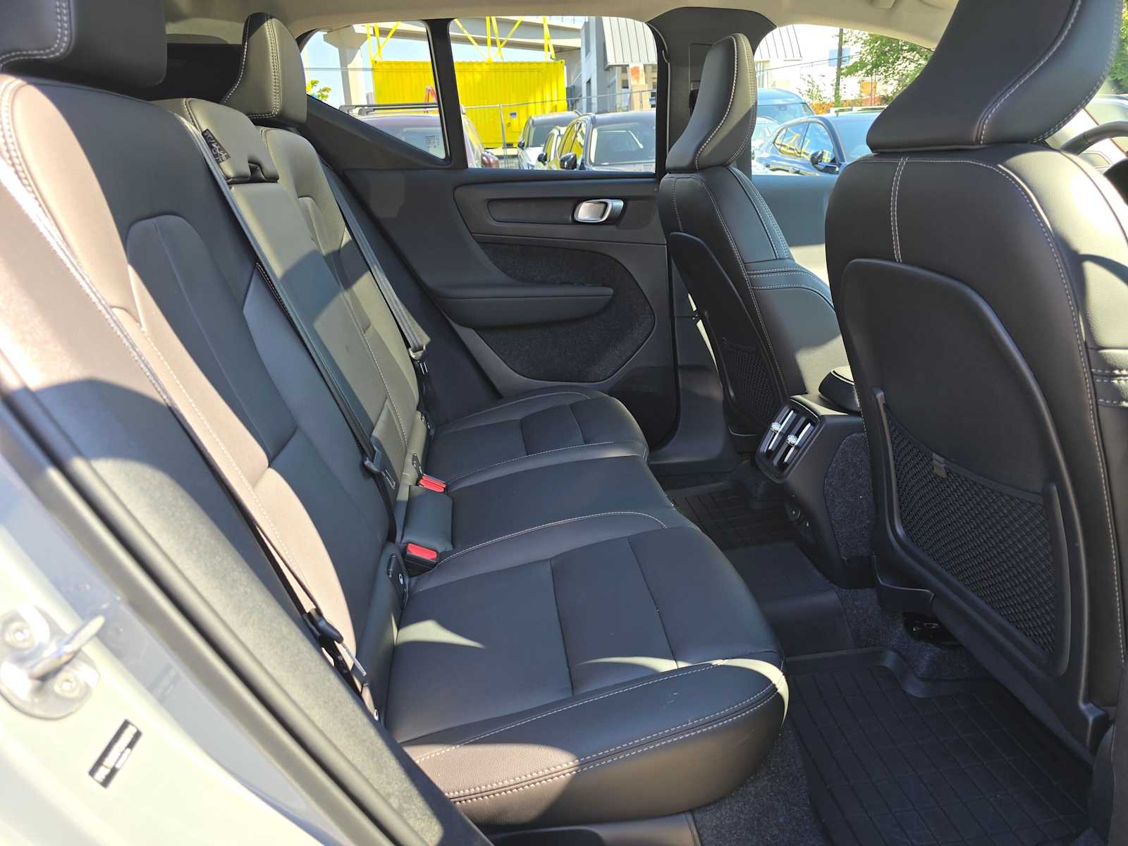 2026 Volvo XC40 Plus - Photo 12