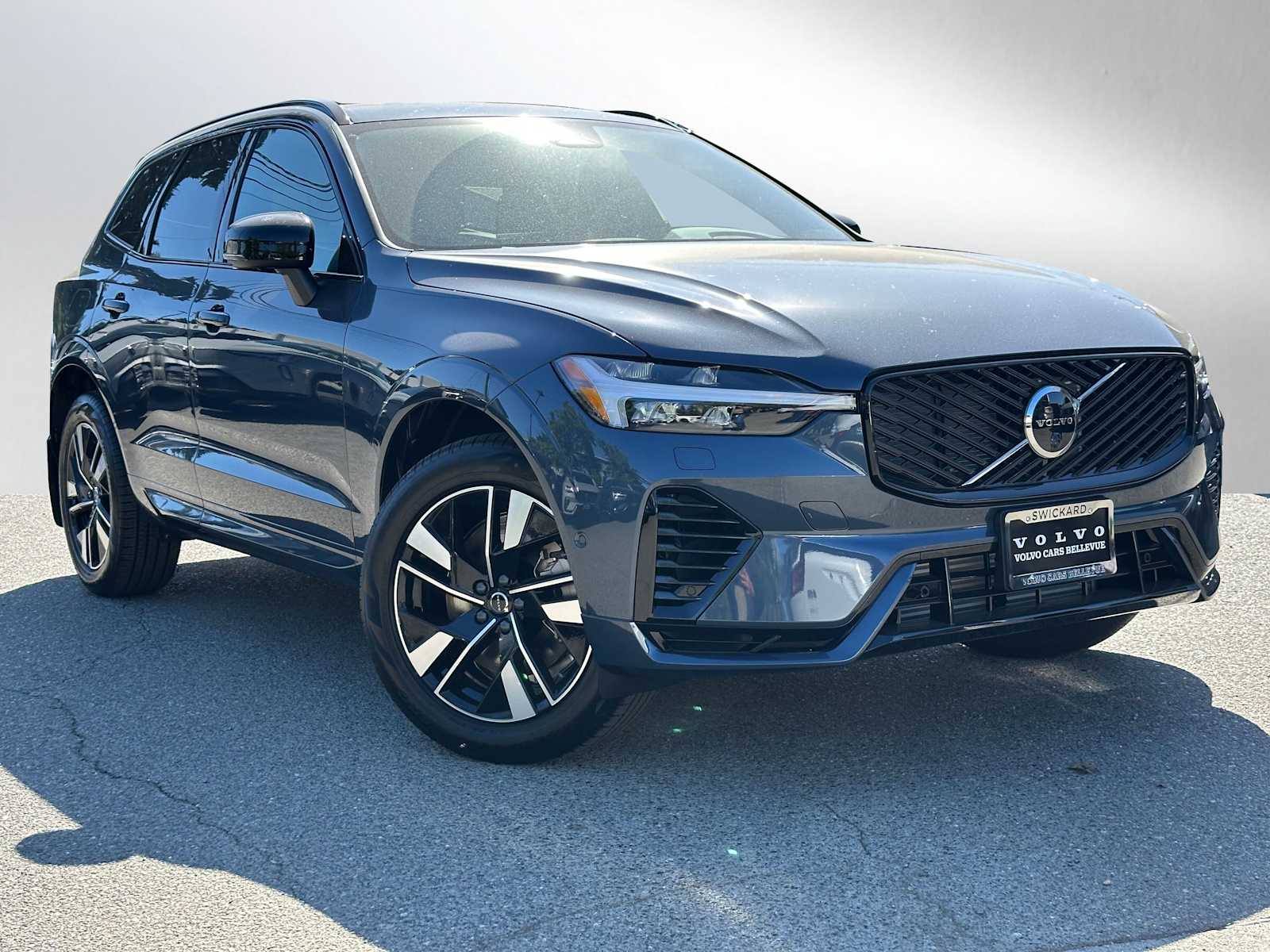 2026 Volvo XC60 T8 Plus Dark AWD's photo