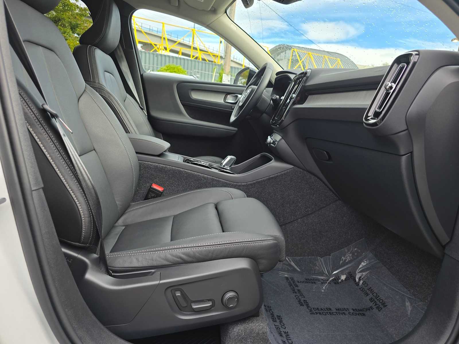 2026 Volvo XC40 Ultra - Photo 10