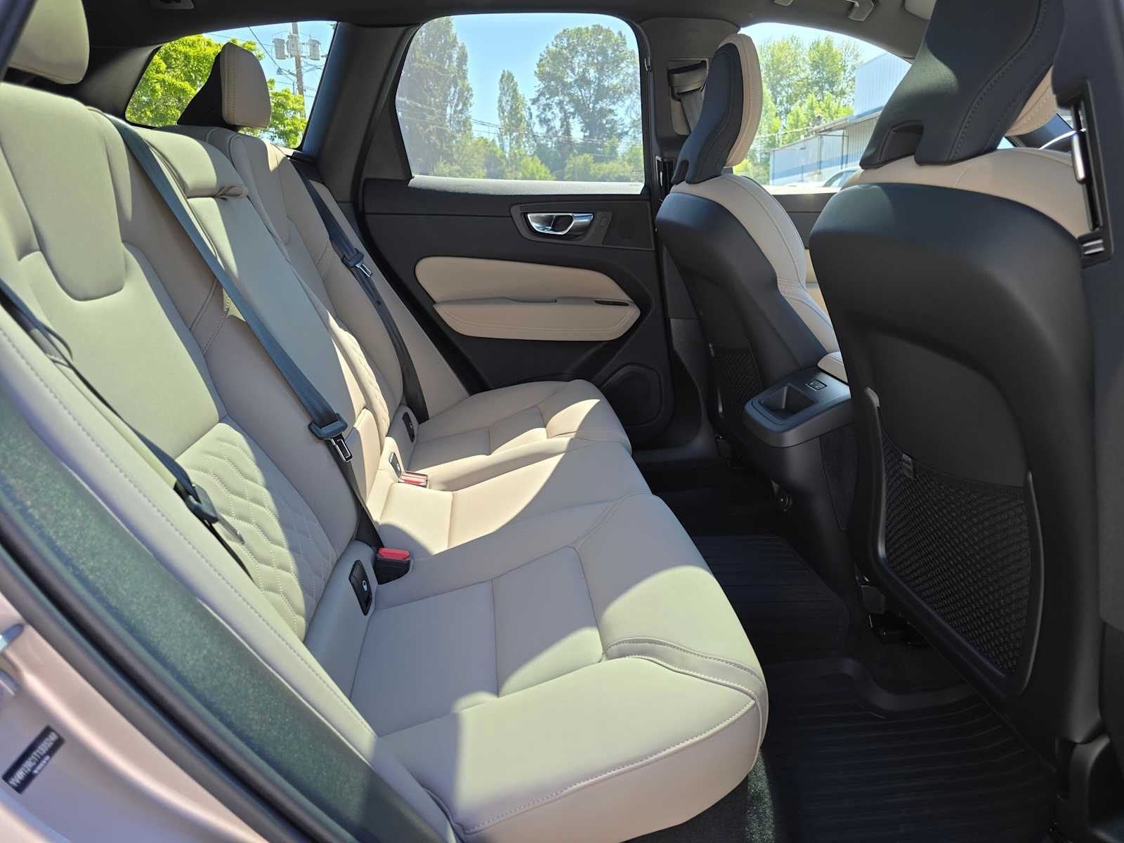 2026 Volvo XC60 Plus - Photo 12