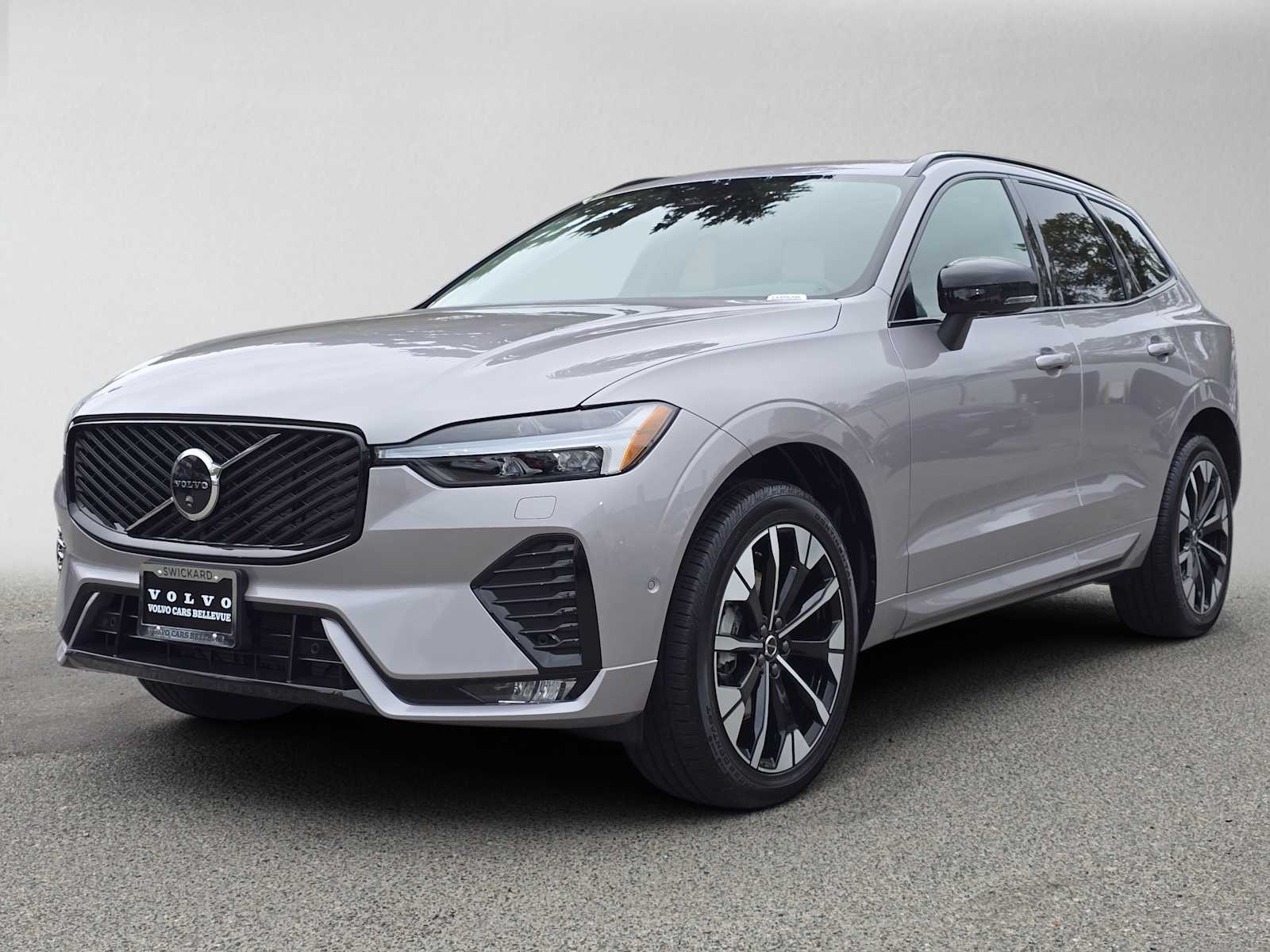 2026 Volvo XC60 Plus - Photo 7