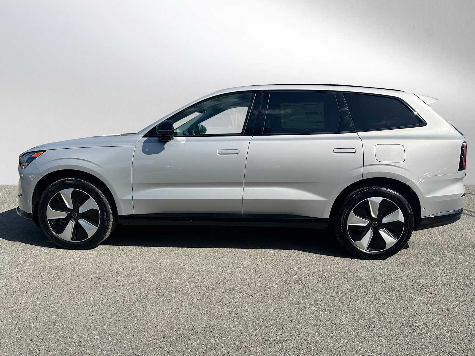 2025 Volvo EX90 Plus - Photo 6