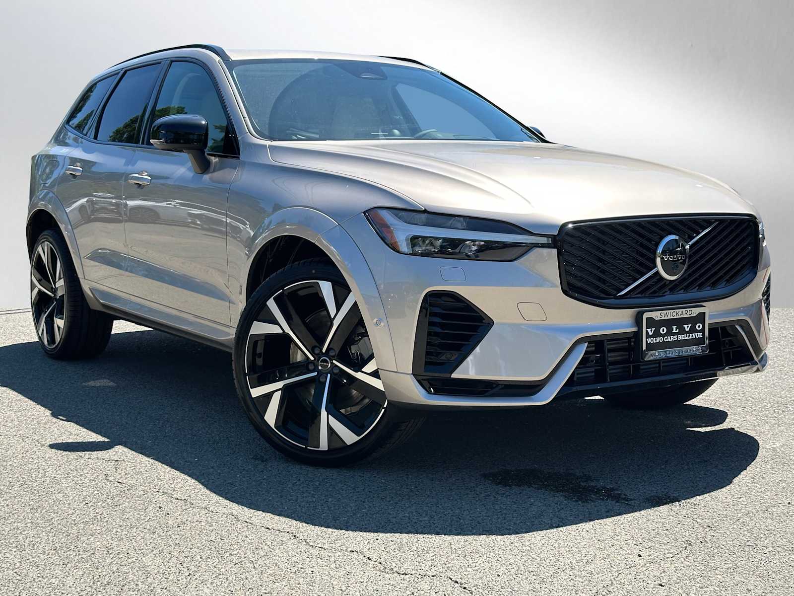 2026 Volvo XC60 T8 Ultra Dark AWD's photo