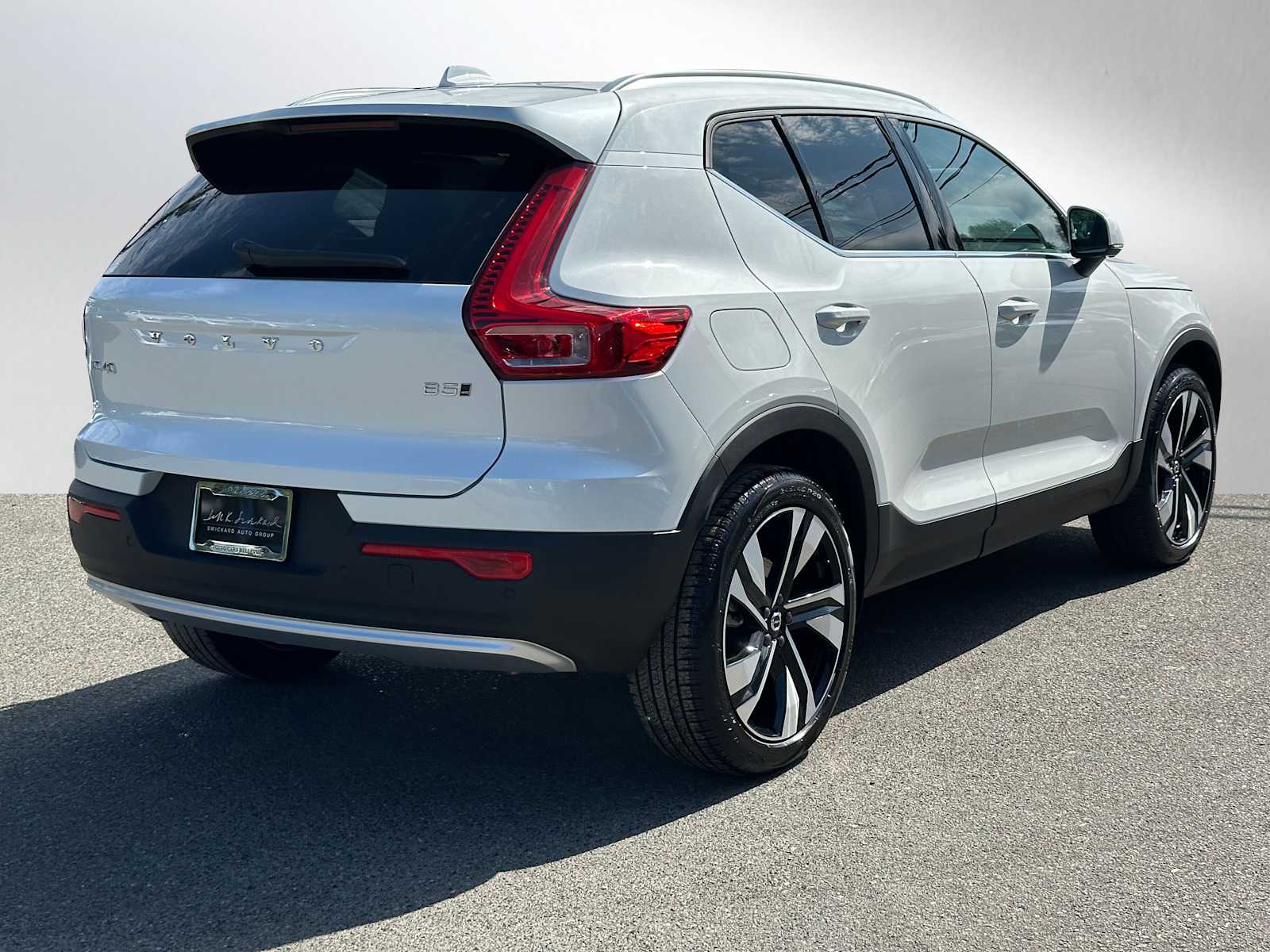 2025 Volvo XC40 photo 3