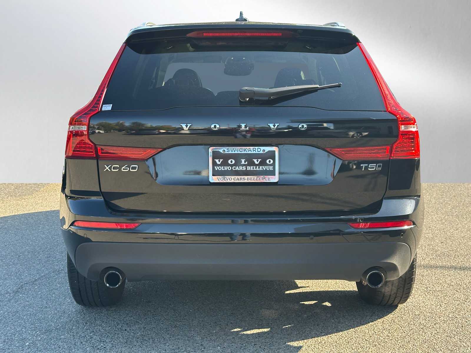 2021 Volvo XC60 T5 Momentum photo 3