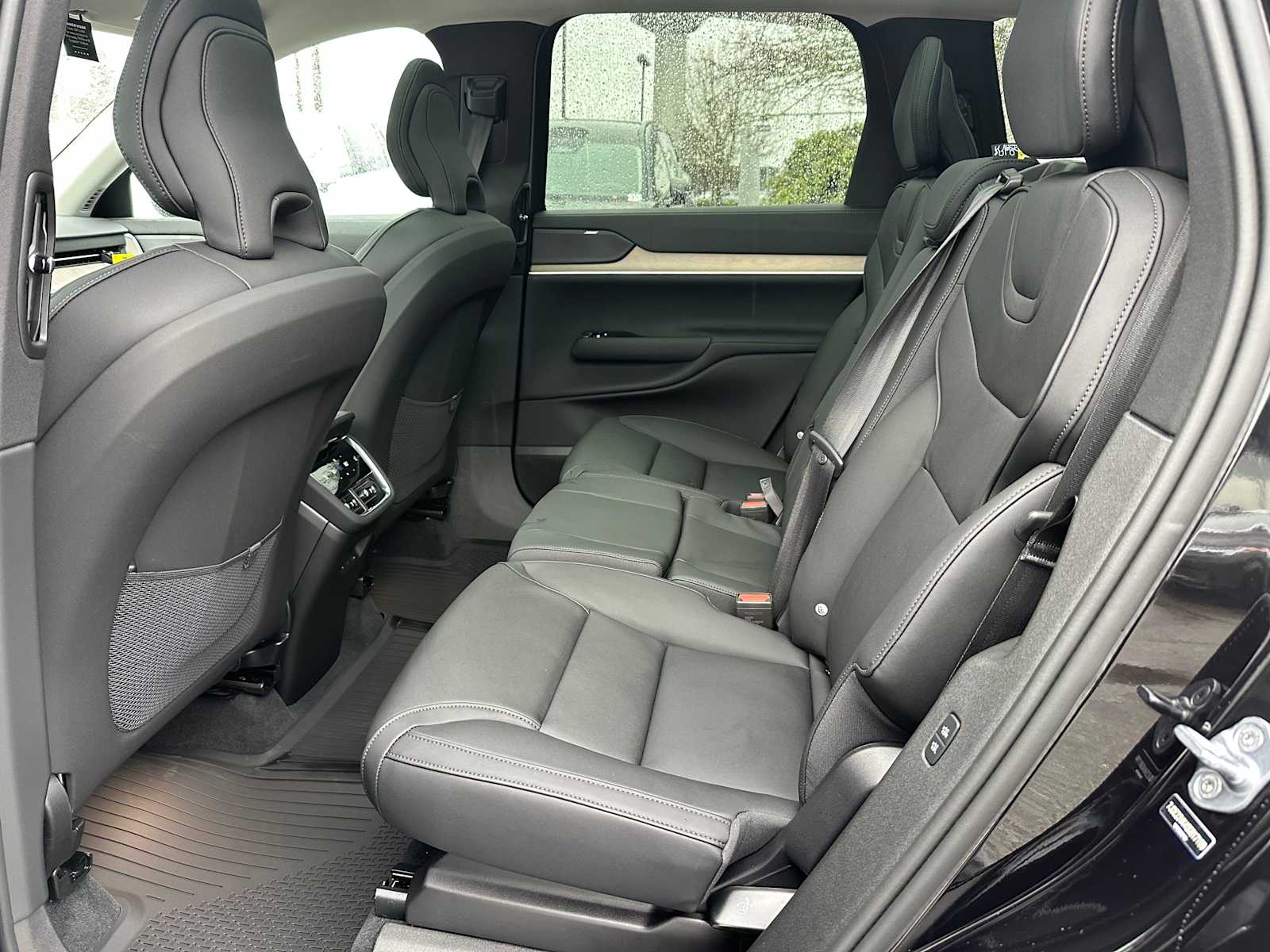 2025 Volvo EX90 Plus - Photo 15